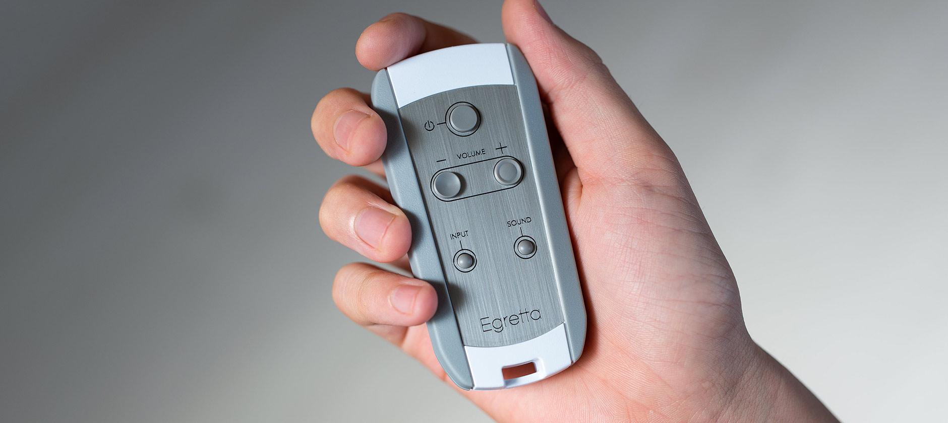 The remote control which can unite with the body